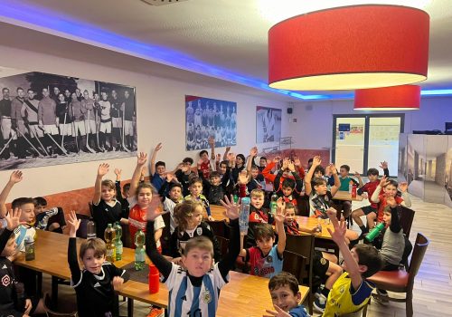 Fussballcamp Gruppe beim Mittagsessen